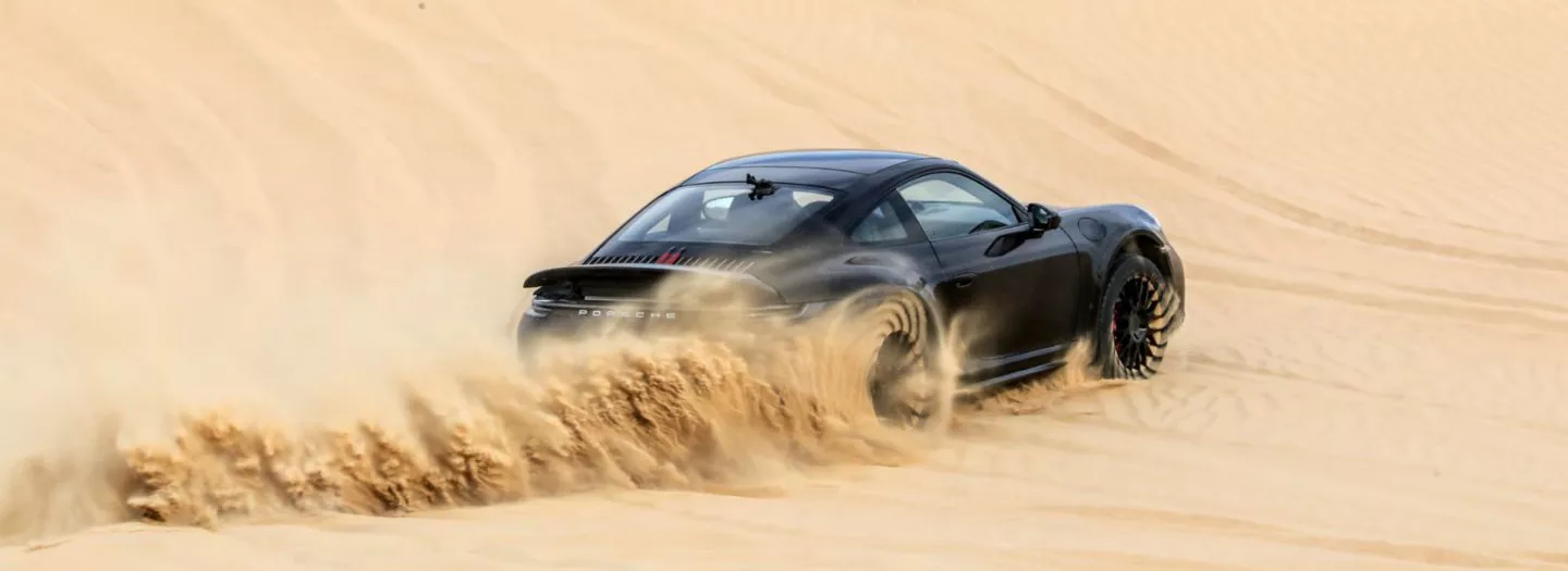 Porsche 911 Dakar проходит тесты на гравии, песке и снегу